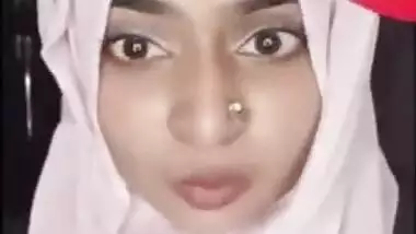 Cute Hijabi Girl Shows Her Pussy On Video Call