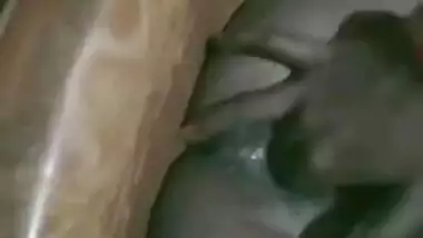 Whore gets it on with fingers in XXX close-up Desi video being leaked