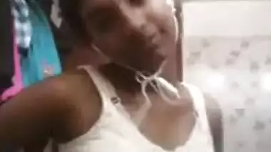 Video of Indian mom who tries to make online friend cum with boobs