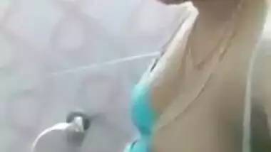Sexy kerala chechi masturbation in bathroom