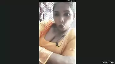 desi aunty clevage show