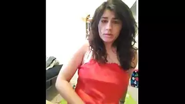 Hindi sex sexy video of Punjabi girl Sona fingering and moaning!