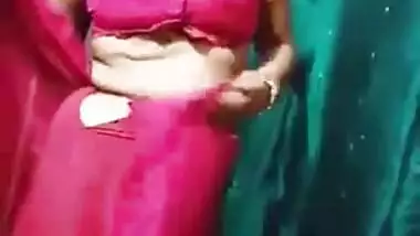 Sweet Desi housewife takes off sexy sari to show her bald XXX pussy