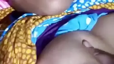 Bhabi Showing Her Boobs New Leaked MMS