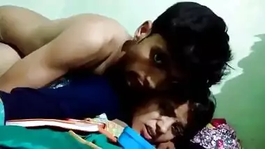 Super cute young Indian lovers ki sex video