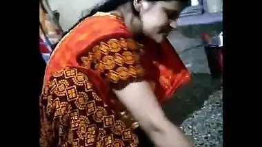 Cute housewife bhabhi janaki sexy thigh show
