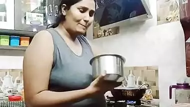 SSSwatthi in Kitchn without Bra see her ass size