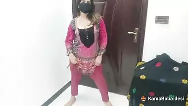 Busty Karachi slut gets naked on Pakistani sex webcam