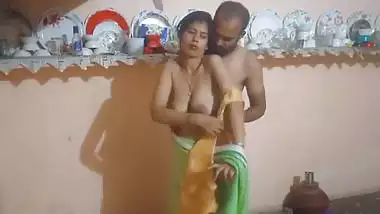 Desi husband fucks his wife in the Bangla xxx video