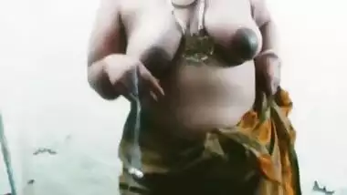 Desi Aunty And Desi Bhabi - Bengali Bhabi Song Dance