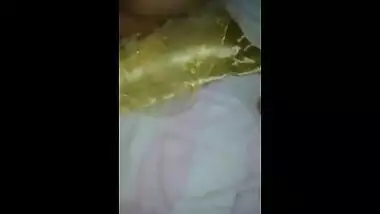 Desi sex video of xxx Indian aunty Bani enjoying desi chudai!