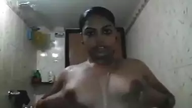 Desi indian girl hot shower showing boobs and her wet pussy