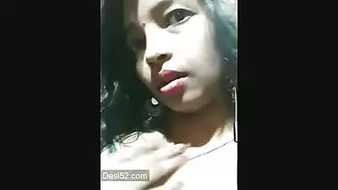 Desi cute girl sosi show her nice boobs
