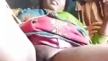 Mature bhabi masturbation