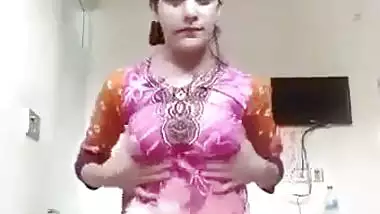 Beautiful Pashto Girl Showing For Lover