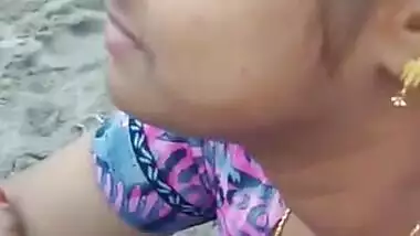 desi aunty bra visible in beach side