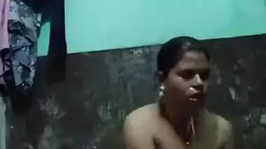 Chennai Bhabhi In Shower