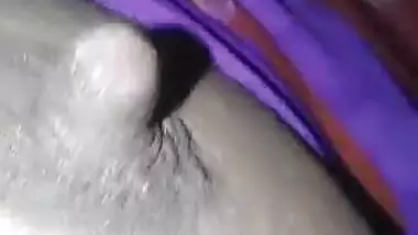 Desi bhabi show her boobs nipple