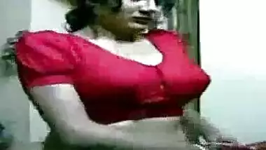 Sexy Bengali Bhabhi’s Big Boobs While Changing