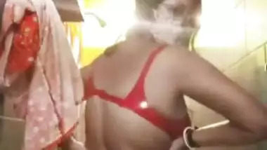 Horny bhabhi showing her big boobs and pussy