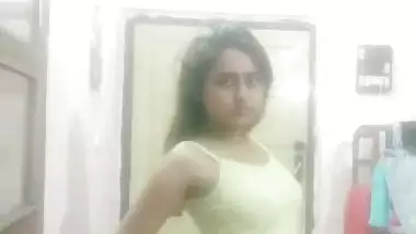 Gorgeous Indian model first time sex viral nude