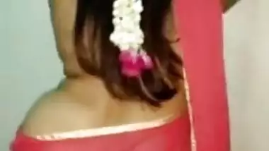 bhabhi showing huge butt