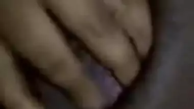 Desi girl reaches XXX orgasm in a few minutes masturbating in the dark