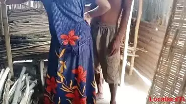 Bengali village Mom Sex in outdoor ( Official video By Localsex31)