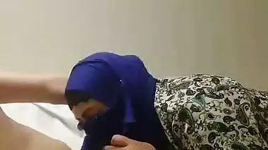 Hijab Milf mad I cum in her mouth