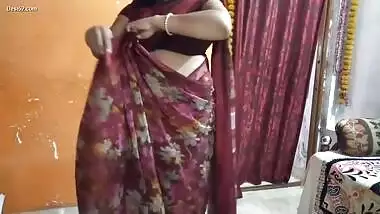 Bhabi wearing Saree