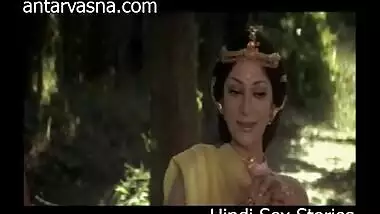 Simi Grewal – Shashi Kapoor sex Scene from a 1972 bollywood movie-1