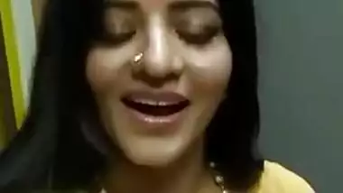 Monalisa bhabhi sexy in saree selfie video