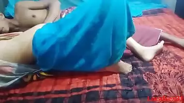 Husband sticks his XXX dong deep into Desi wife's pussy on the floor