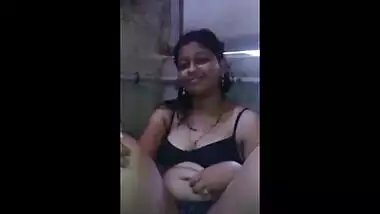 Desi maid sex chat displaying huge boobs & hairy pussy