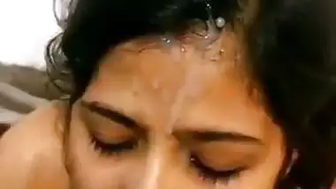 A Nagpur slut swallows cum in Marathi sex