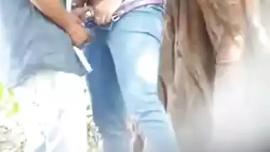 Indian hidden cam sex clip in a park