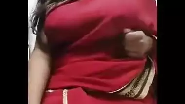 Another Desi slut shakes her XXX titties in front of sex webcam