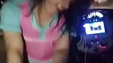 Hot MMS Of Delhi Girl Showing Boobs While Dancing