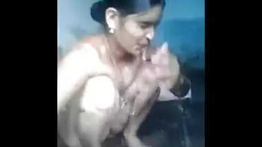 Indian milf bathing and showing her beautiful pussy