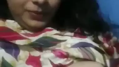 Indian girlfriend topless selfie viral big boobs
