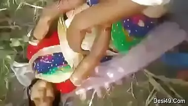 Exclusive- Desi Randi Bhabhi Outdoor Sex With 2 Young Guys