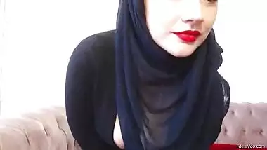 Hot Muslim Girl showing her Milky White big boob