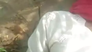 Desi village girl fucking with her lover outdoor