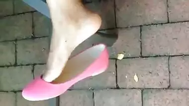 Guyanese woman flats dangle