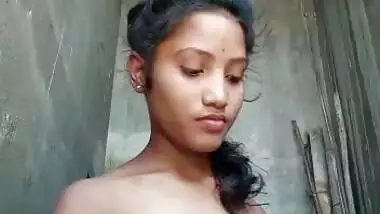 Desi Cute Girl Nude selfie pics and Videos