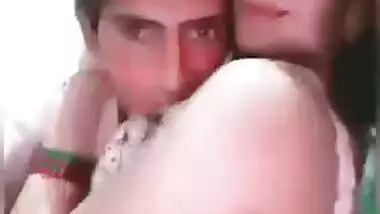 Paki paramours sex MMS video dripped online