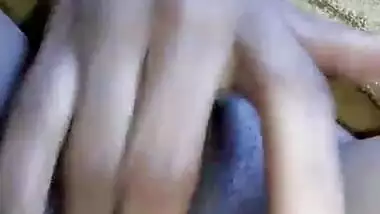 Horny srilanken girl fingering hard in her wet pussy