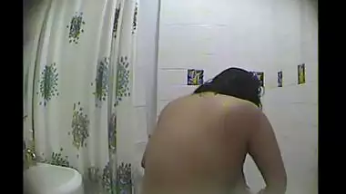 Indian melon boobs aunty taking nude shower hidden cam