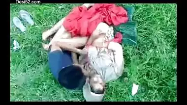 Desi girl fucking outdoor with lover