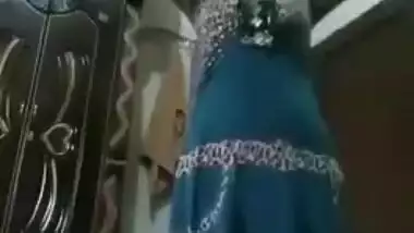 HIjabi girl stripping